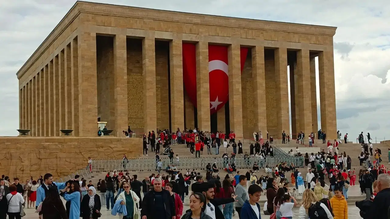 Yurttaşlar 30 Ağustos'ta Anıtkabir'e koştu: 'Ahde vefa borcumu ödemeye gidiyorum'