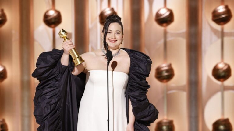 Golden Globe 2024: En iyi kadın oyuncu ödülünü ilk defa bir yerli aktris Lily Gladstone kazandı
