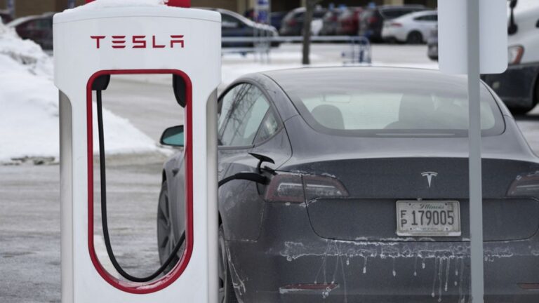 Tesla, ABD’de 200 bin aracı kamera sorunu nedeniyle geri çağırıyor