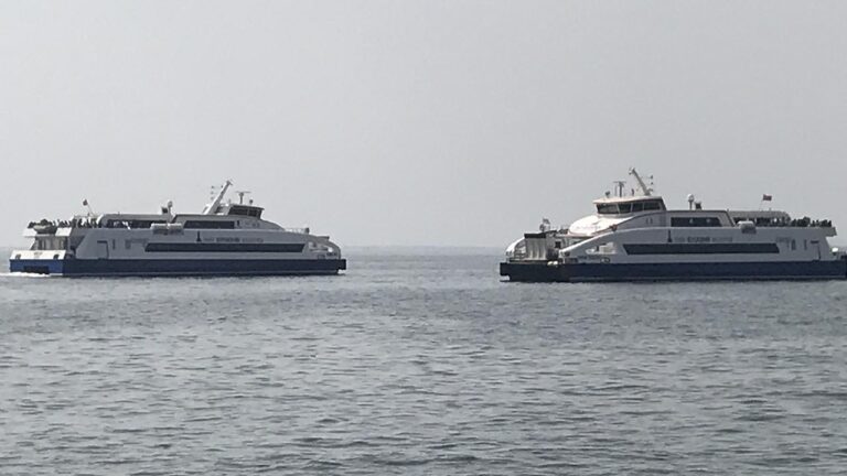 İzmir'de vapur seferleri yeniden başladı