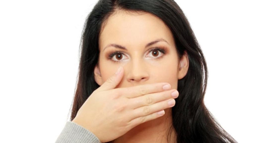 Alitoz sadece diş problemlerinden oluşmakla kalmaz: vücuttaki başka bir hastalığın belirtisi olabilir! Halitosis neden ortaya çıkıyor? 3